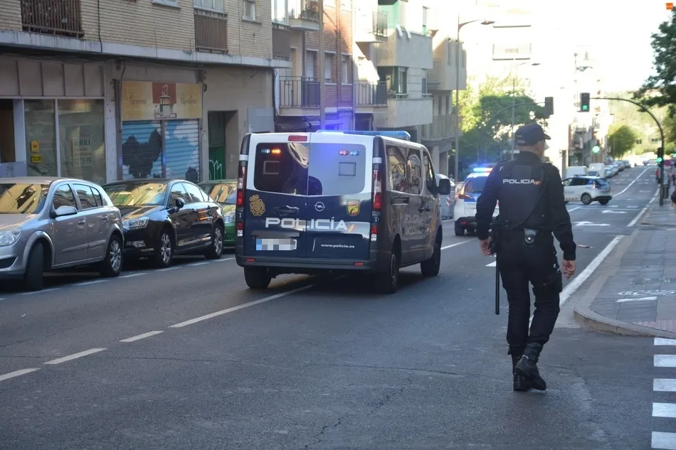 Imagen de efectivos de la Policía Nacional en Salamanca. Foto: Lydia González