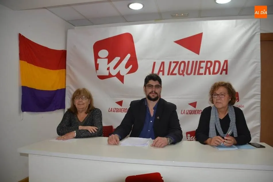 El alcalde de Terradillo, junto a varios concejales, en la rueda de prensa ofrecida este jueves. Foto: Lydia González