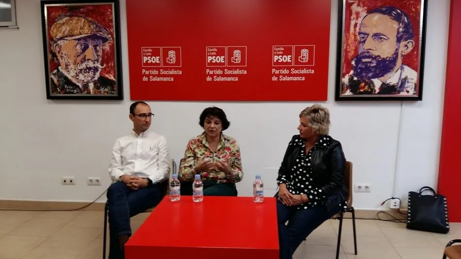 David Serrada, Elena Diego y Soledad Murillo han participado en el encuentro con asociaciones de mujeres