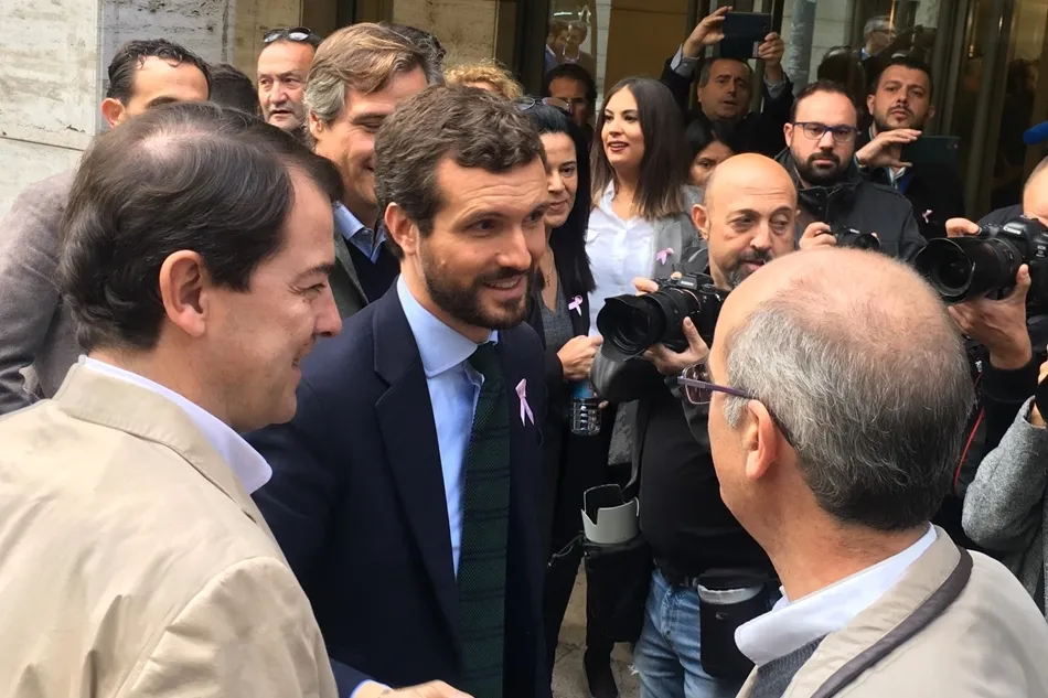 Pablo Casado junto a Alfonso Fernández Mañueco y Javier Iglesias, en la Intermunicipal que se celebra en Valladolid