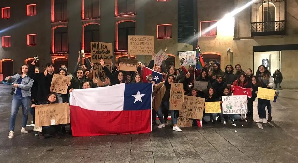 Concentración pacífica en Salamanca en apoyo al pueblo chileno  