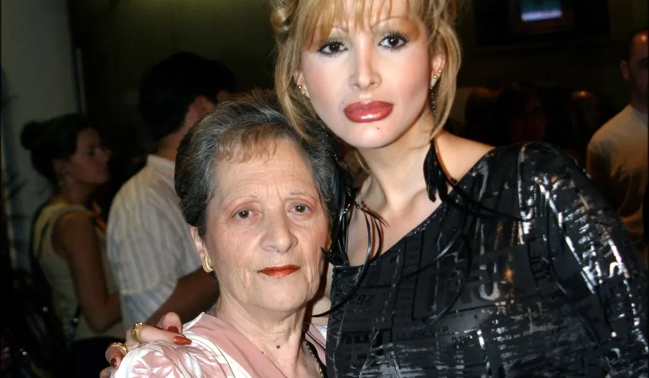 Margarita Seisdedos junto a su hija, la artista Yurena. Foto de Instagram