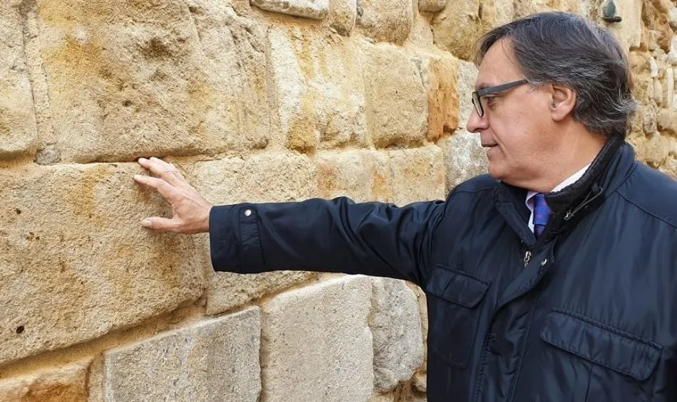 El alcalde de Salmanca, Carlos García Carbayo, en la Cueva de Salamanca