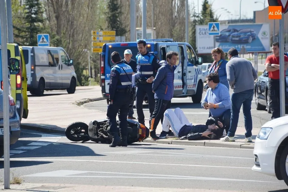 Accidente de tráfico en la glorieta de Salas Bajas. Foto de archivo