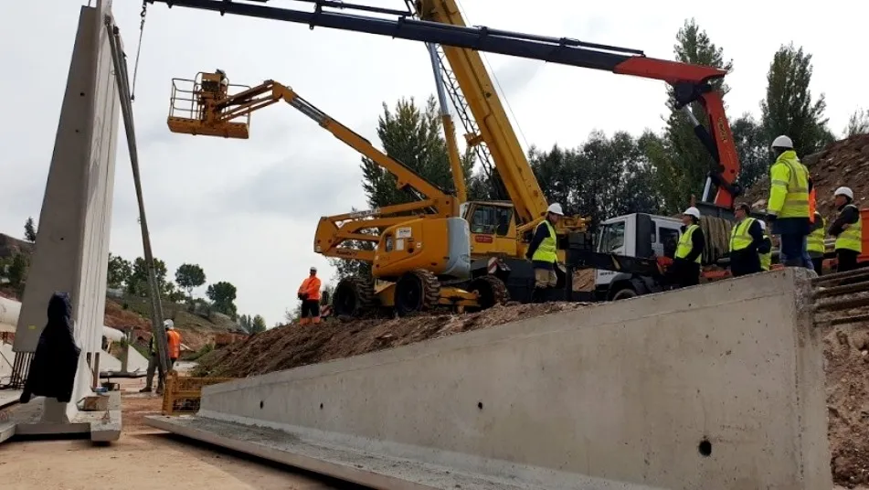 Trabajos del muro junto a la ribera del río Tormes