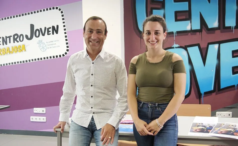 El alcalde y la concejala de Juventud, en el Centro Joven de Carbajosa