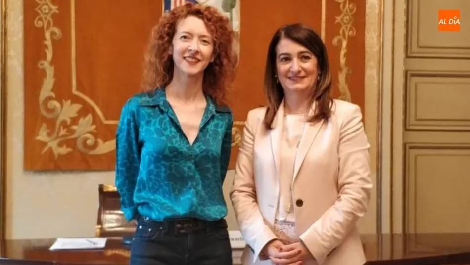 La concejala de Familia e Igualdad de Oportunidades, Ana Suárez, y la concejala de Educación, María Victoria Bermejo, en la presentación de los actos con motivo del Día Universal de los Derechos de la Infancia. Foto de Lydia González