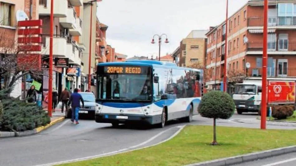 Astormi denuncia el incumplimiento de la bajada del 10% en las tarifas del autobús metropolitano...