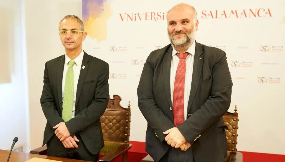El rector de la Universidad de Salamanca (USAL), Ricardo Rivero, y el presidente de la cámara municipal de Fundão, Paulo Fernandes