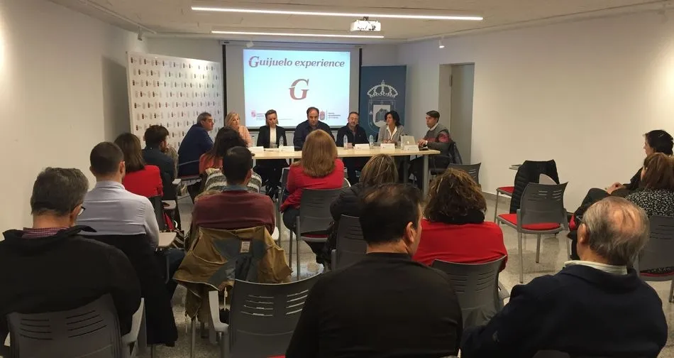 El Ayuntamiento ha acogido una reunión en la que se dieron a conocer las bases de la Ruta del Jamón