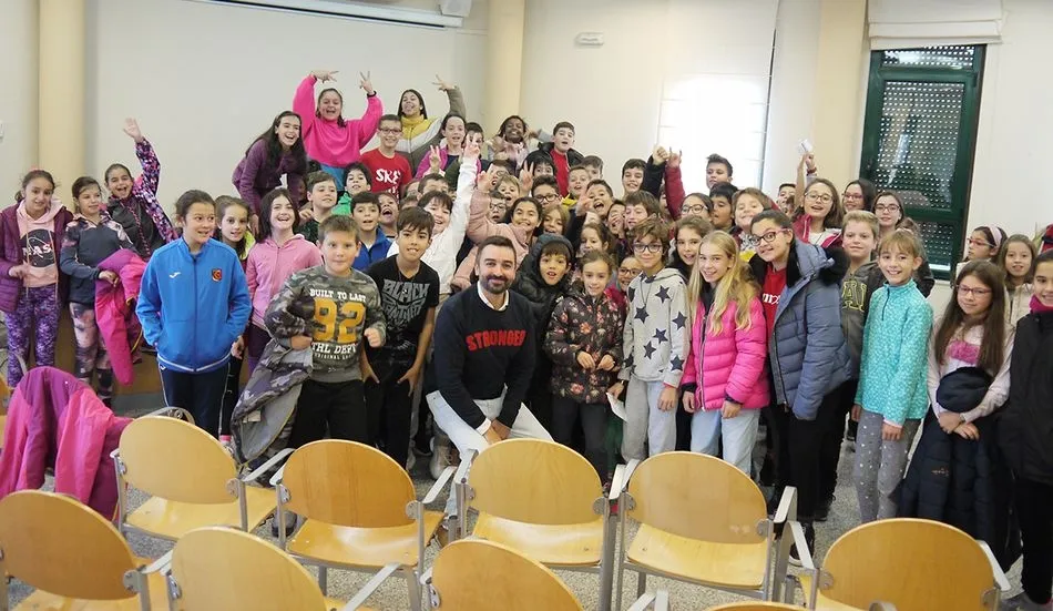 Daniel Blanco ha ofrecido una charla a los escolares de Carbajosa
