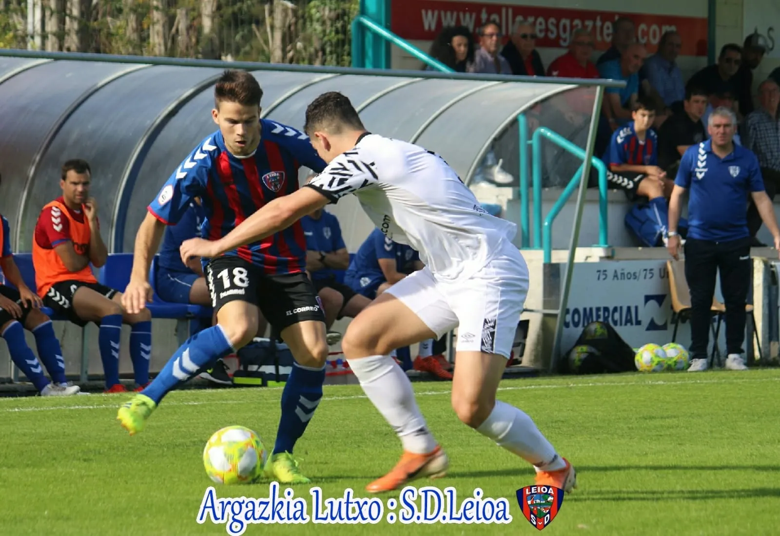 Mella, ante un jugador del Leioa / TWITTER