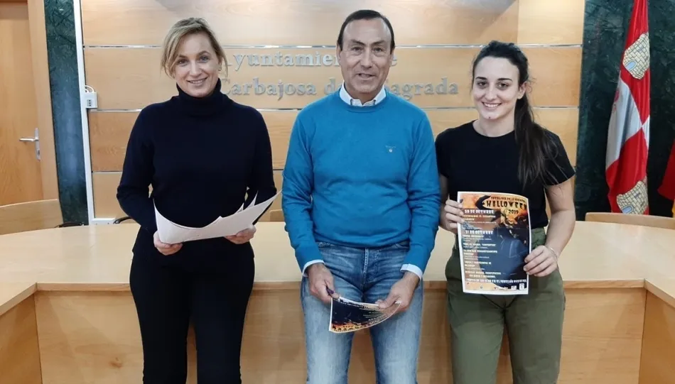 Pedro Samuel Martín, alcalde de Carbajosa de la Sagrada, en el centro, en la presentación de estas actividades