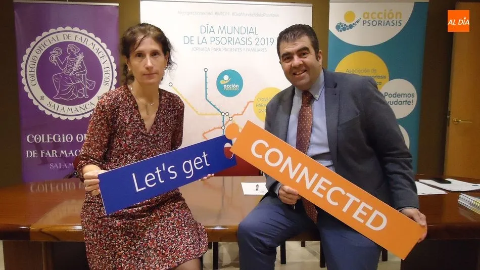Aránzazu Zarzuelo, profesora de Farmacia en la USAL, y Santiago Alonso, gerente de Acción Psoriasis