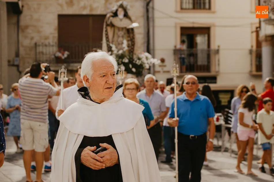 El Padre Gabriel durante una procesión de la imagen de Santa Teresa / Archivo