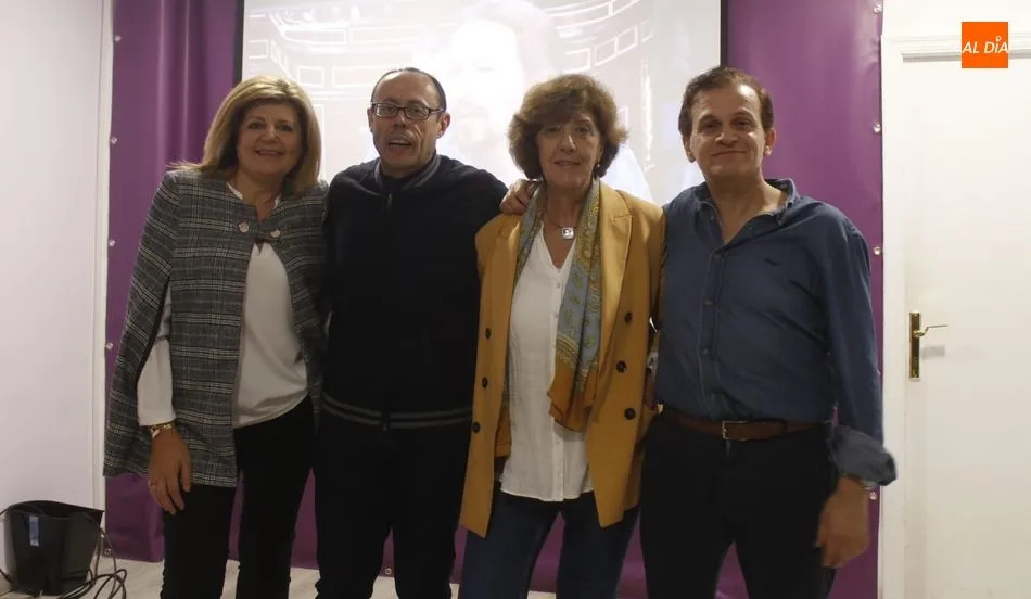 Luis García e Isabel Muñoz, en el centro, en el acto de inico de campaña. Foto: Lydia González