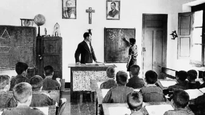 Las viejas escuelas y la educación politizada