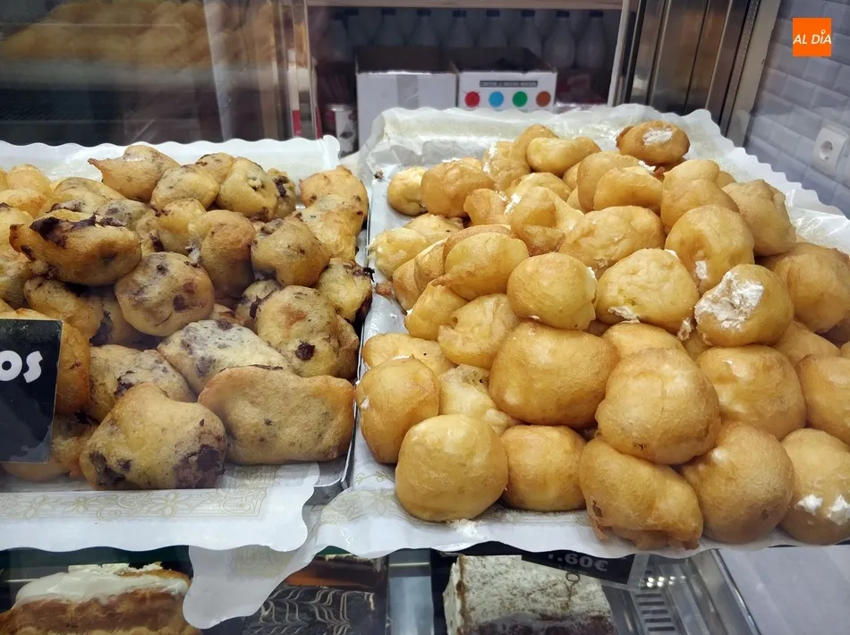 Buñuelos, uno de los dulces típicos de estas fechas, listos para degustar. Fotos: Lydia González