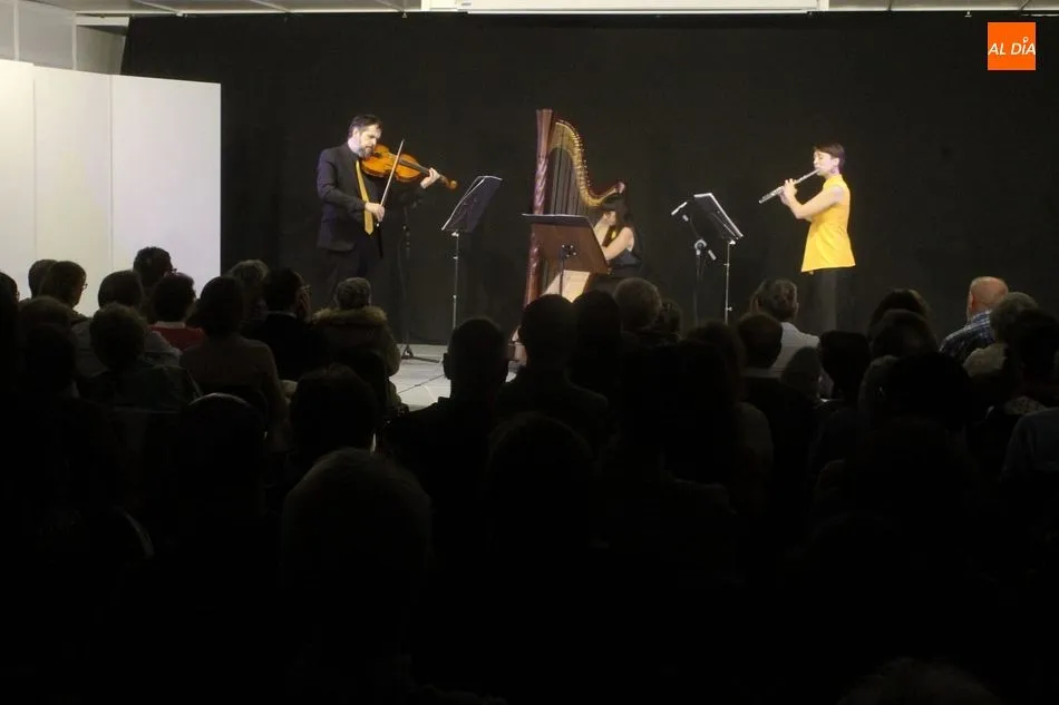 El Espacio Municipal de Actividades acogió la actuación del Trío Clepsidra