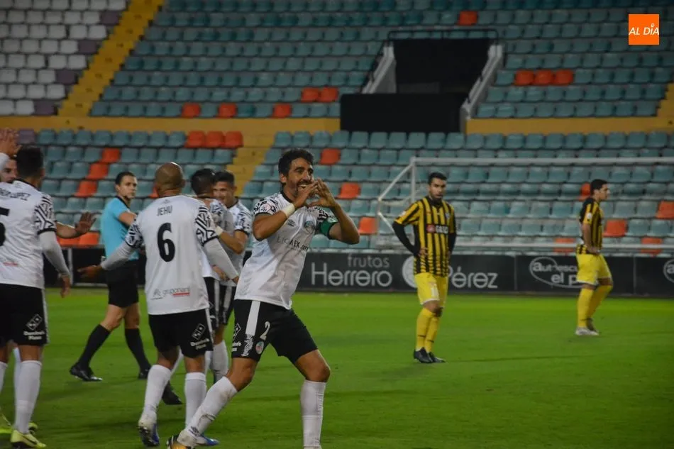 Carpio celebra su gol / Lydia González