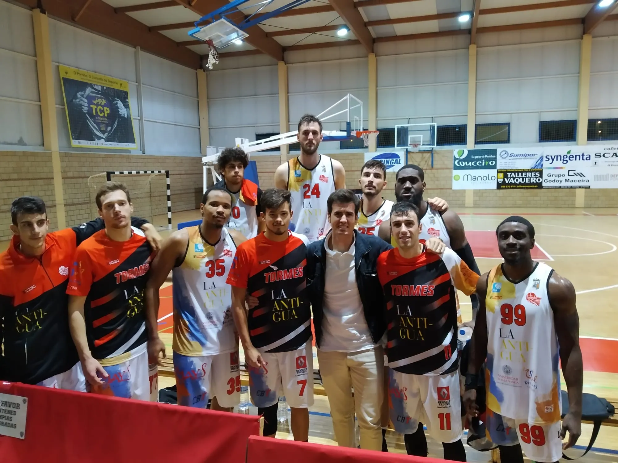 Parte de la plantilla del CB Tormes