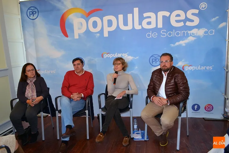 La vicesecretaria del PP, Isabel García Tejerina, realizaba un encuentro en Peñaranda