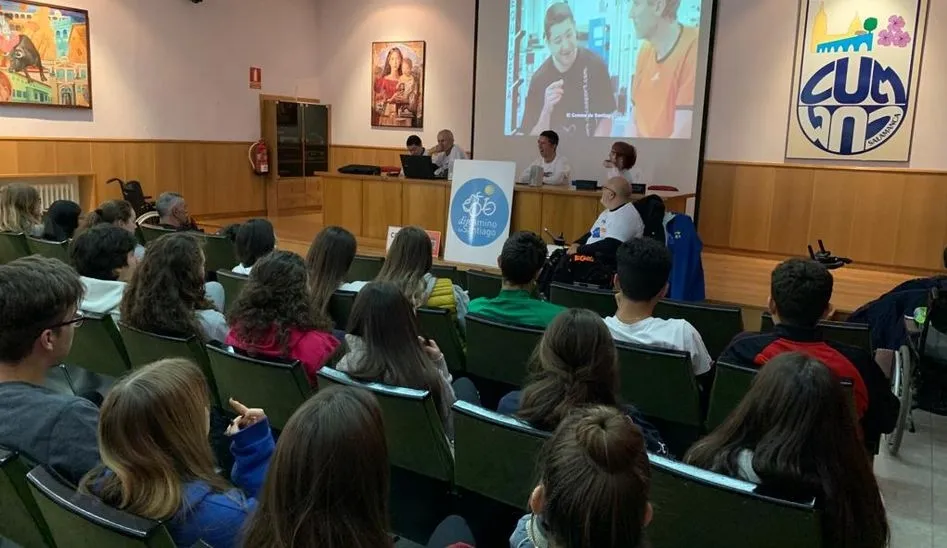 El colegio Marista recibe la visita de la Asociación Discamino  
