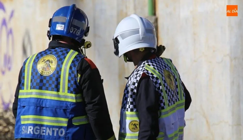 Bomberos del Ayuntamiento de Salamanca en una intervención anterior. Foto de archivo