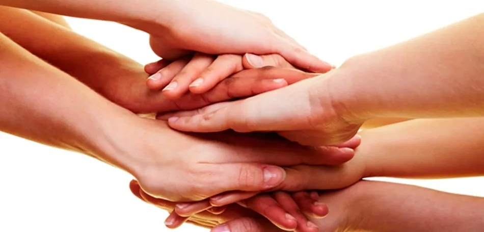 El segundo valor más universal es ser una persona que sabe ayudar al grupo, cooperar, interesarse por los demás, sentirse responsable del bienestar de los demás