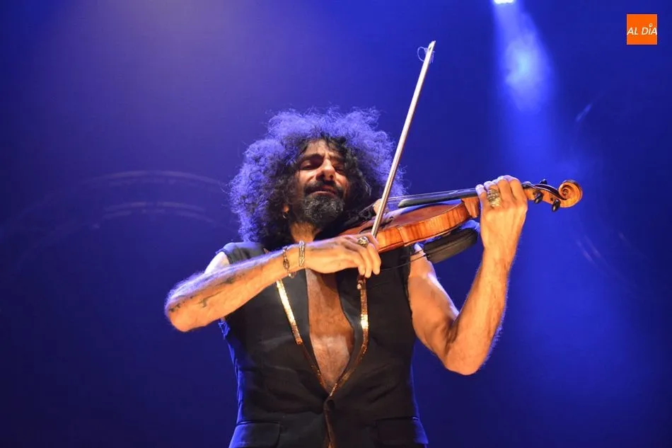 Ara Malikian en plena actuación en el Sánchez Paraíso en Salamanca/ Foto de Lydia González
