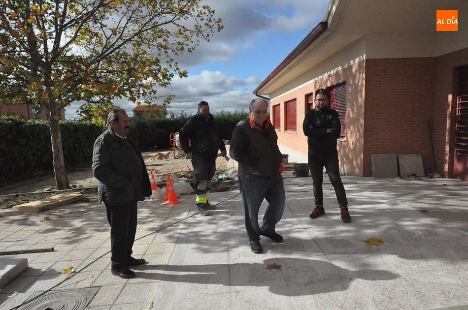 De izda. a derecha: los concejales Pedro Gallego y Camilo Hernández y el alcalde, Guillermo Rivas