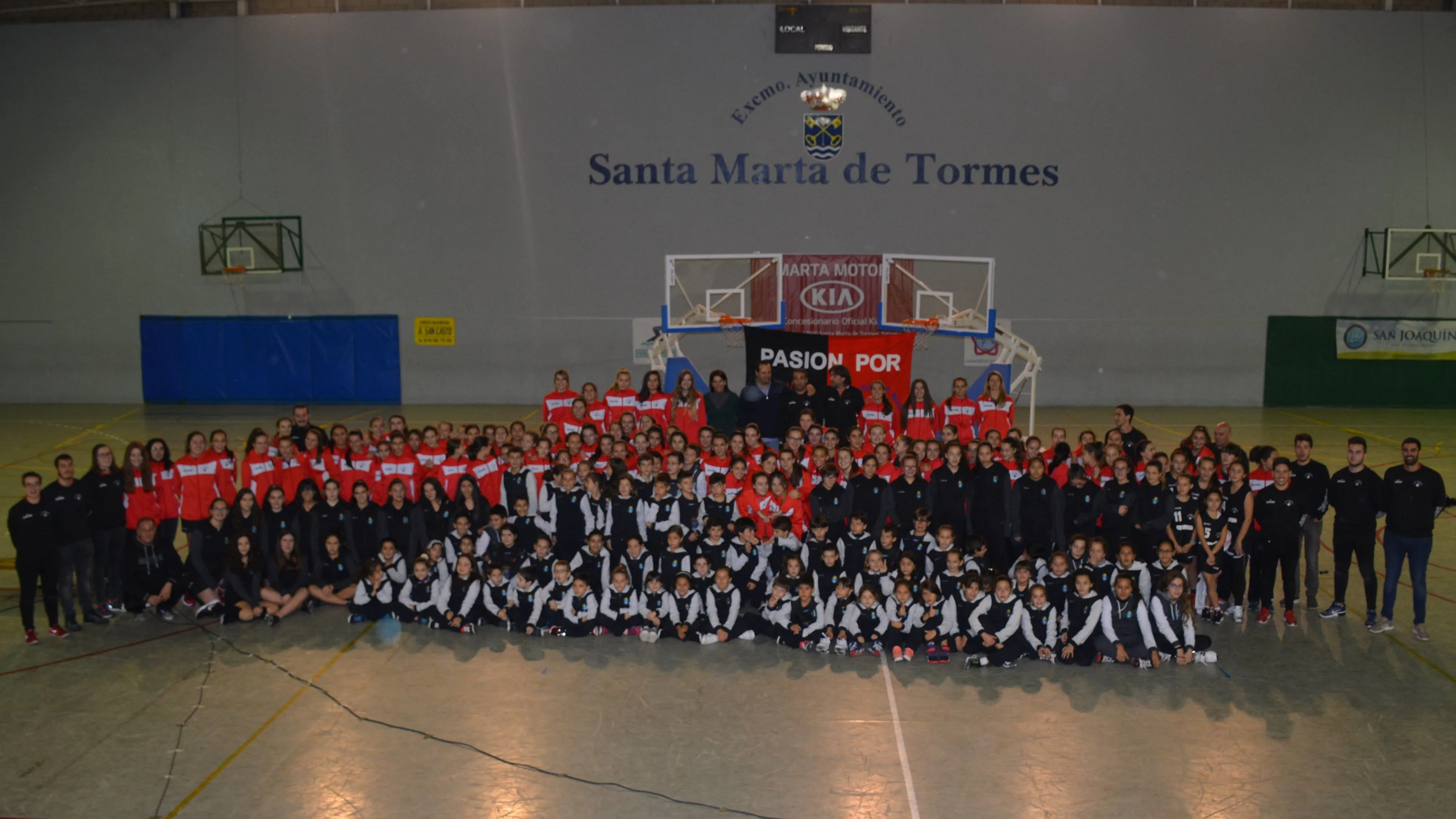 El CB Santa Marta se viste de gala para presentar a sus equipos