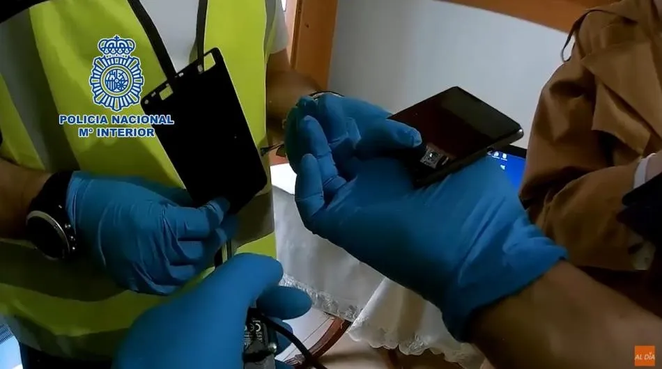 Imagen de uno de los registros realizados en esta operación de la Policía Nacional