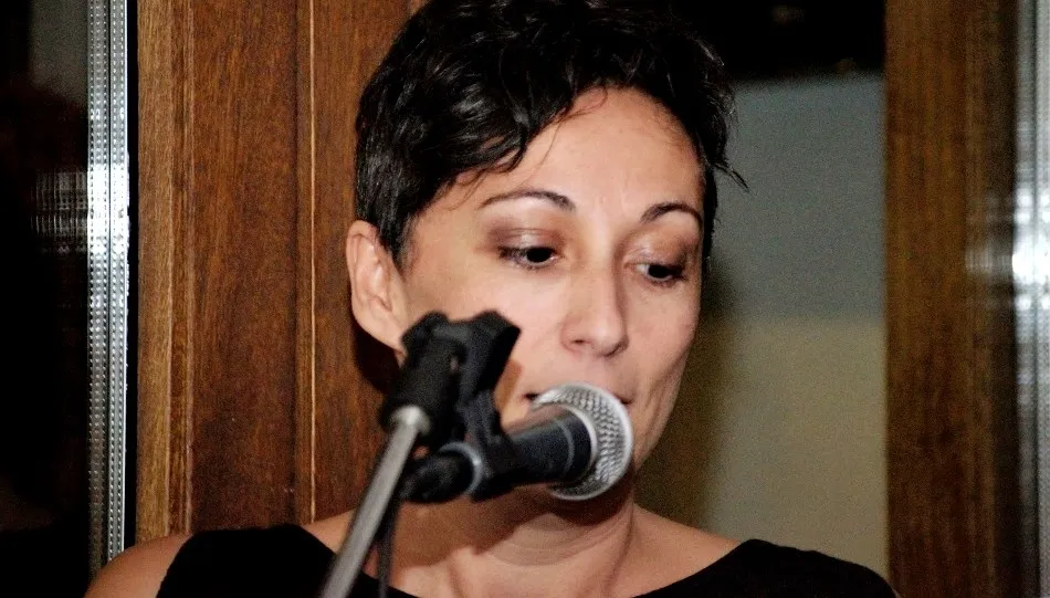 Leticia Molina es una poeta necesaria porque no abundan las luciérnagas