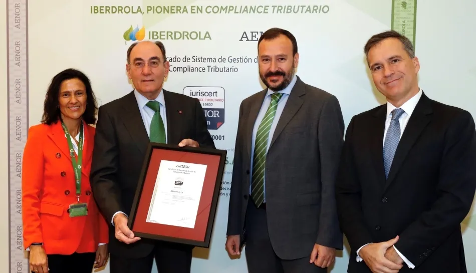 El CEO de AENOR, Rafael García Meiro, junto al presidente de Iberdrola, Ignacio Galán