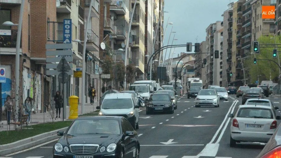 Vehículos circulando por la ciudad. Foto: Lydia González