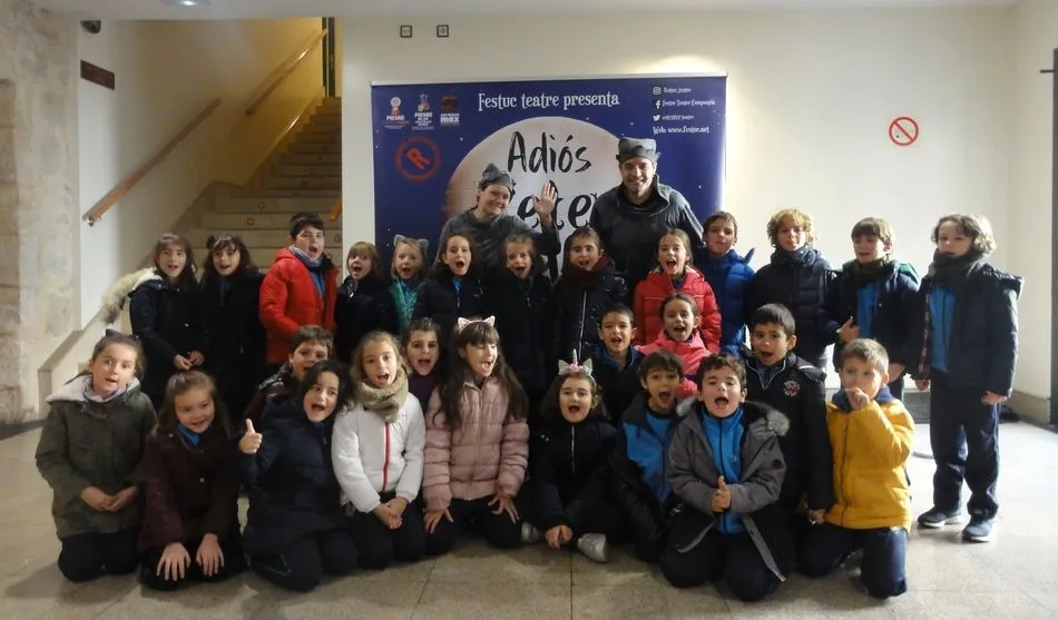 Escolares de Primaria del Colegio San Juan Bosco disfrutan en el Teatro Liceo de la obra de...