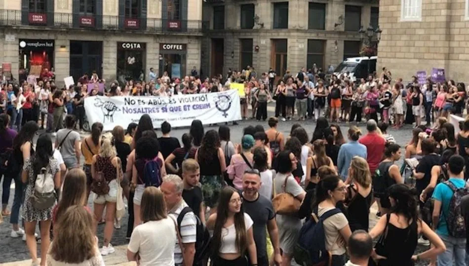 Concentración en Barcelona para apoyar a la víctima de La Manada de Manresa