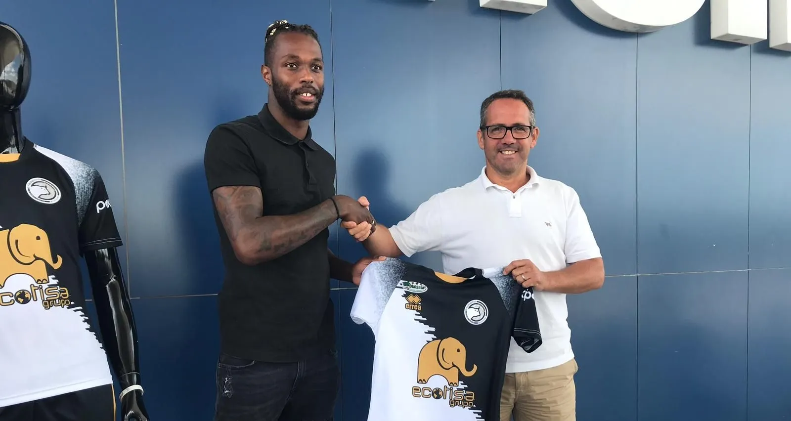 Gorka, con Jordan, uno de los futbolistas del polémico Foot Talent