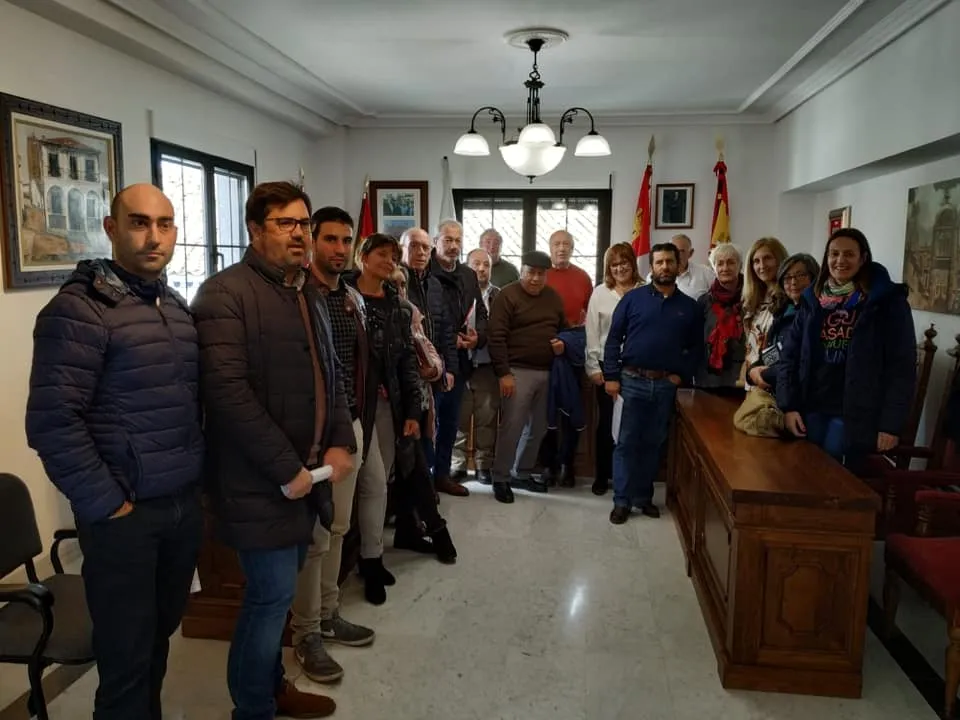 El Ayuntamiento de Ledrada acogió la reunión de esta mañana sobre la vía verde. Foto: Ayto. de Guijuelo