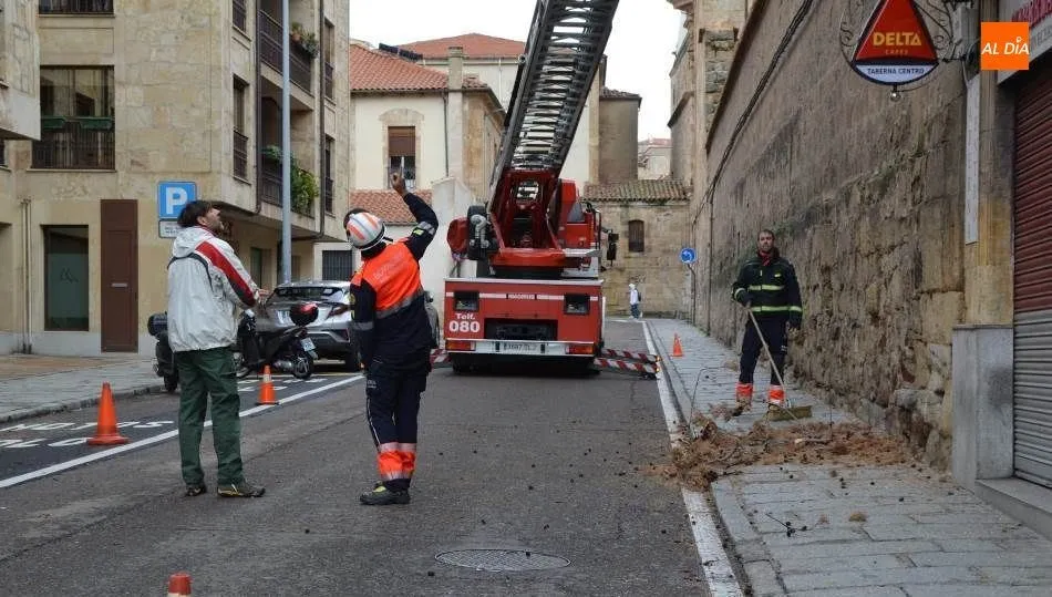 Intervención de los Bomberos en la calle Ancha
