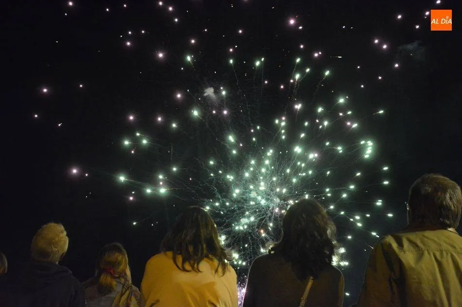 Los fuegos artificiales son uno de los eventos festivos que más público atraen