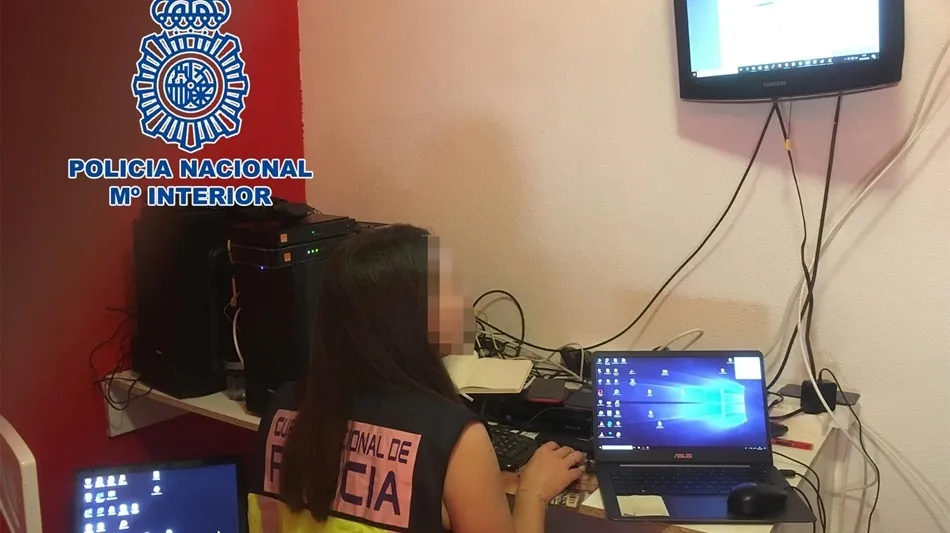 Cae una red de comercialización ilegal de canales de televisión con ramificación en Castilla y...