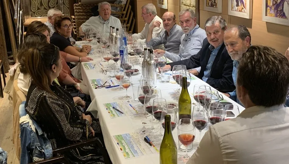 En esta ocasión el director de cata fue Manuel de Luis / FOTOS: JAVIER BRAGADO