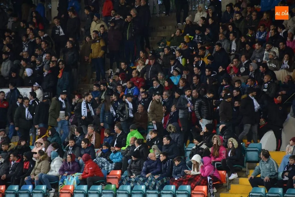 Aficionados del Salamanca UDS salen del campo