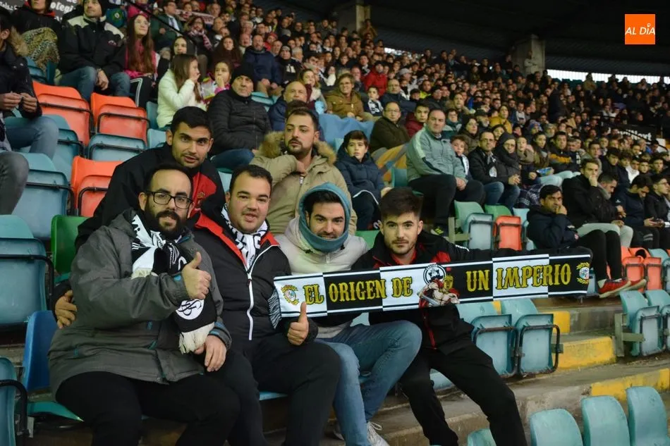 Parte de la afición del Salamanca UDS / Lydia González