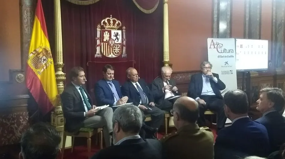 Fernández Mañueco, en el acto de presentación de los libros de Gonzalo Santonja. Foto: Instituto Castella y Leonés de la Lengua