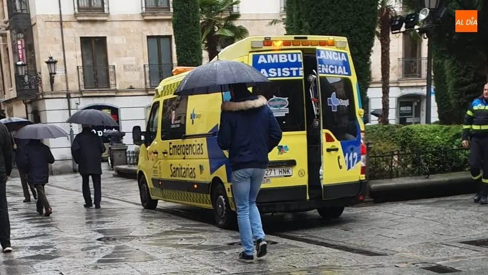 Ambulancia que llegaba a la plaza de la Libertad