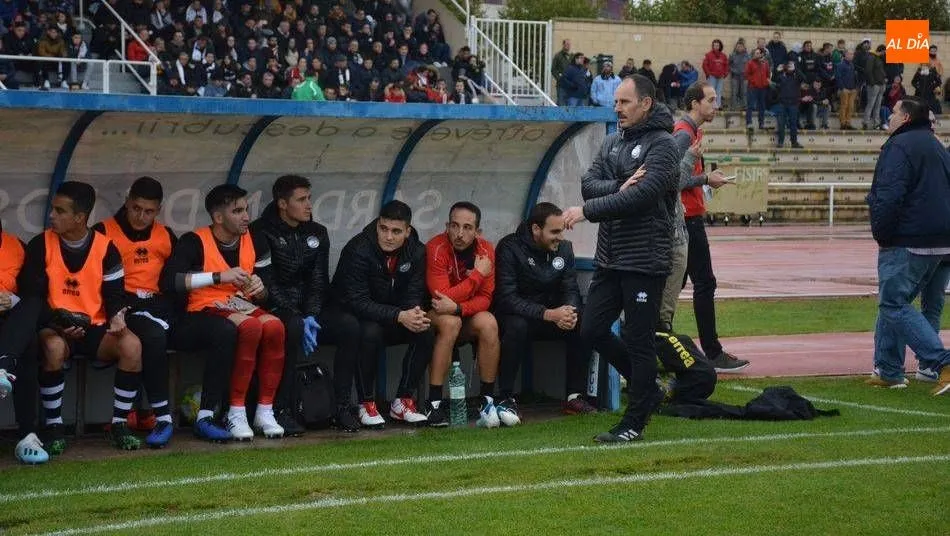 Jabi Luaces, junto al cuerpo técnico de Unionistas