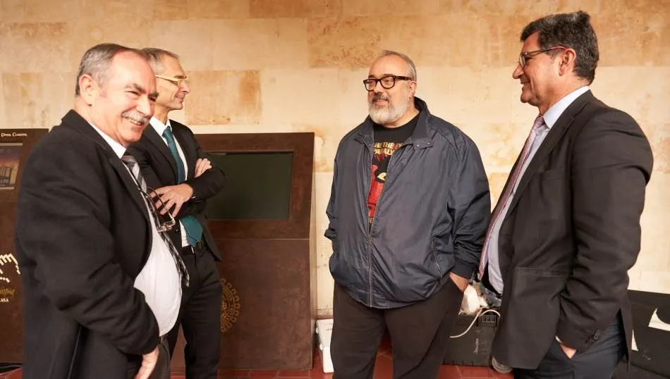 El director Álex de la Iglesia junto al rector Ricardo Rivero